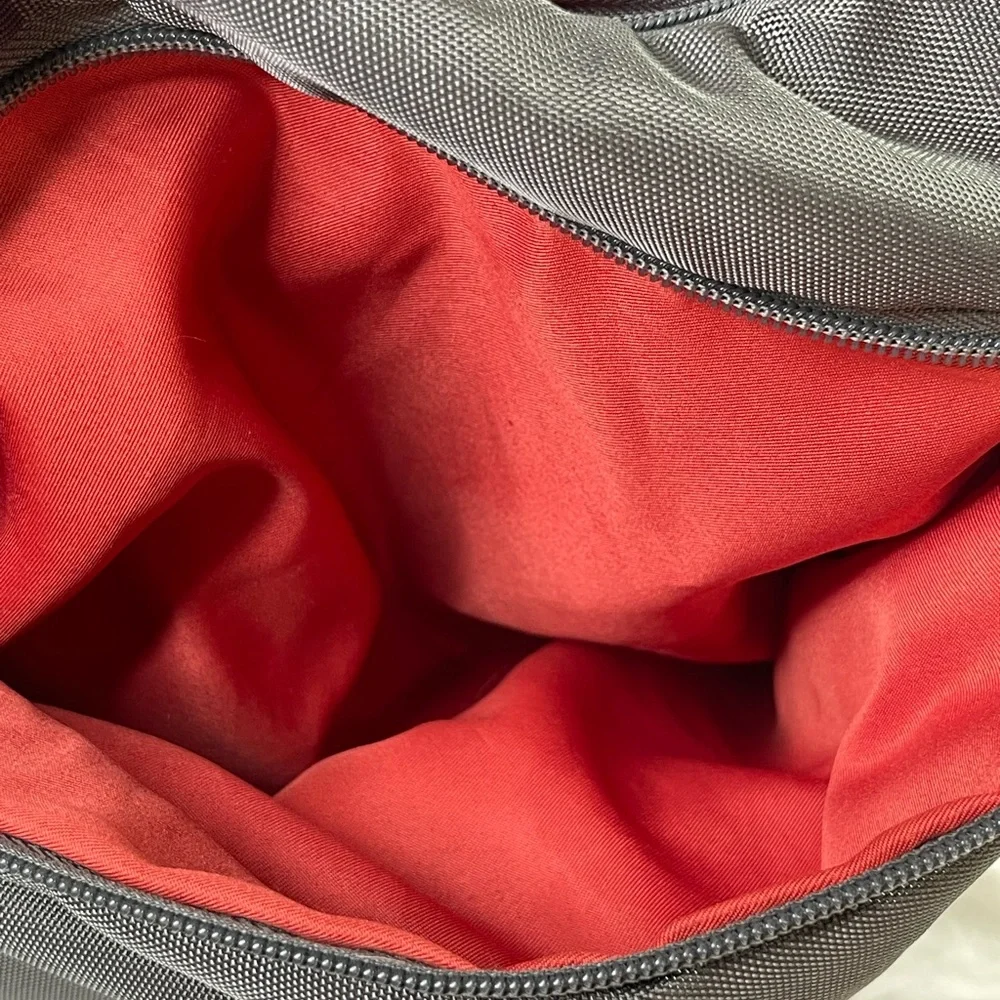 ⭐️TRAVELON ANTI-THEFT‎ GRAY/BURNT ORANGE ROUND HOBO RFID, Gently Used